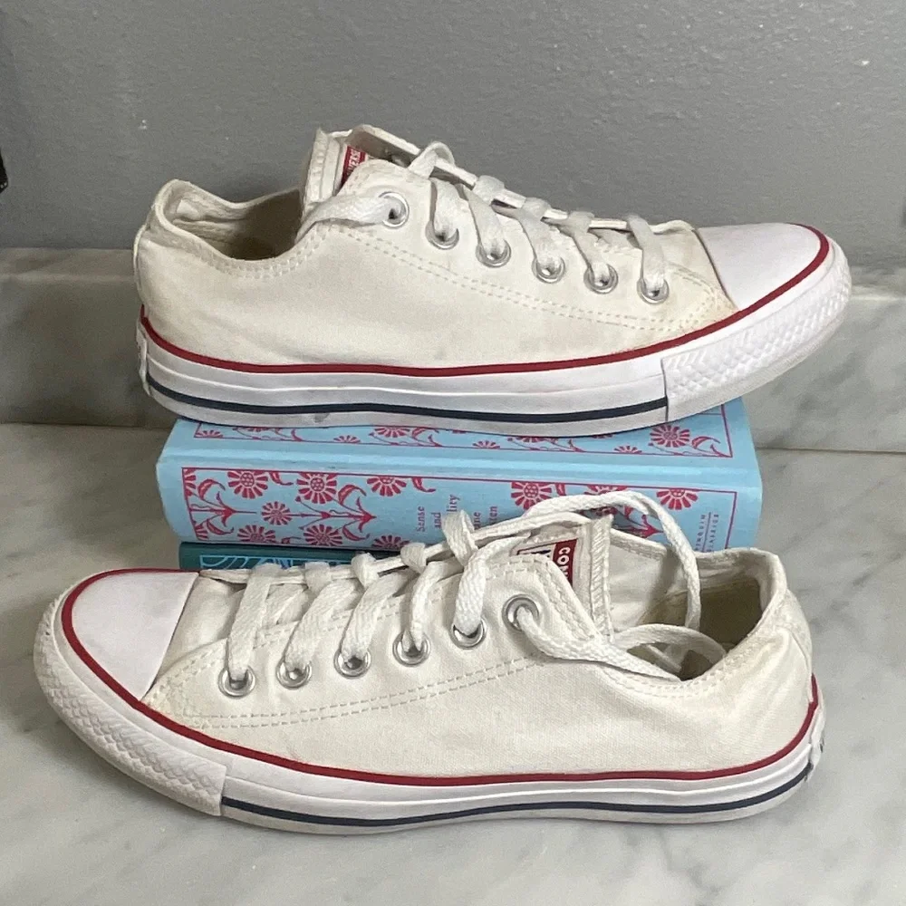 Converse White Chuck Taylor All-Star Sneakers Mens 5/Women’s 7
